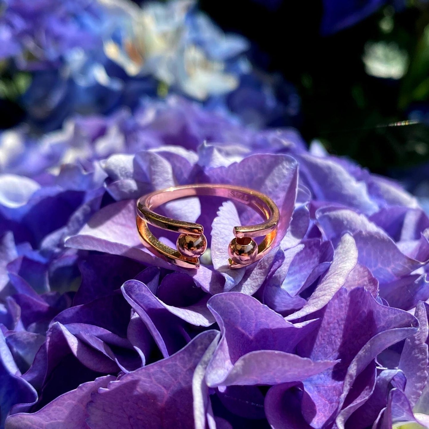 Anxiety Ring Bolletjes Zilver 925 rosé gold plated Sfeerbeeld bloem