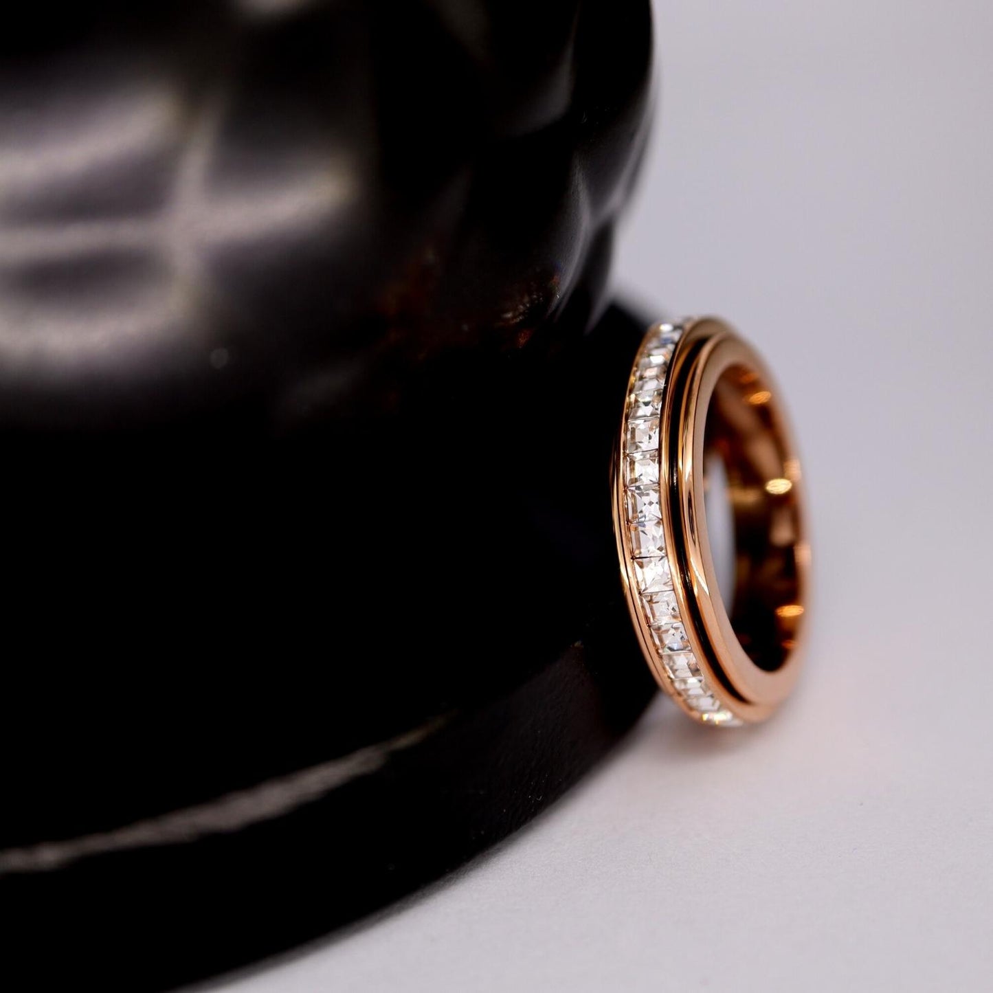 Anxiety Ring (Steentjes) Rosé goud Sfeerbeeld