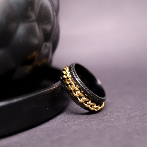 Anxiety Ring (ketting) Zwart-Goud Sfeerbeeld