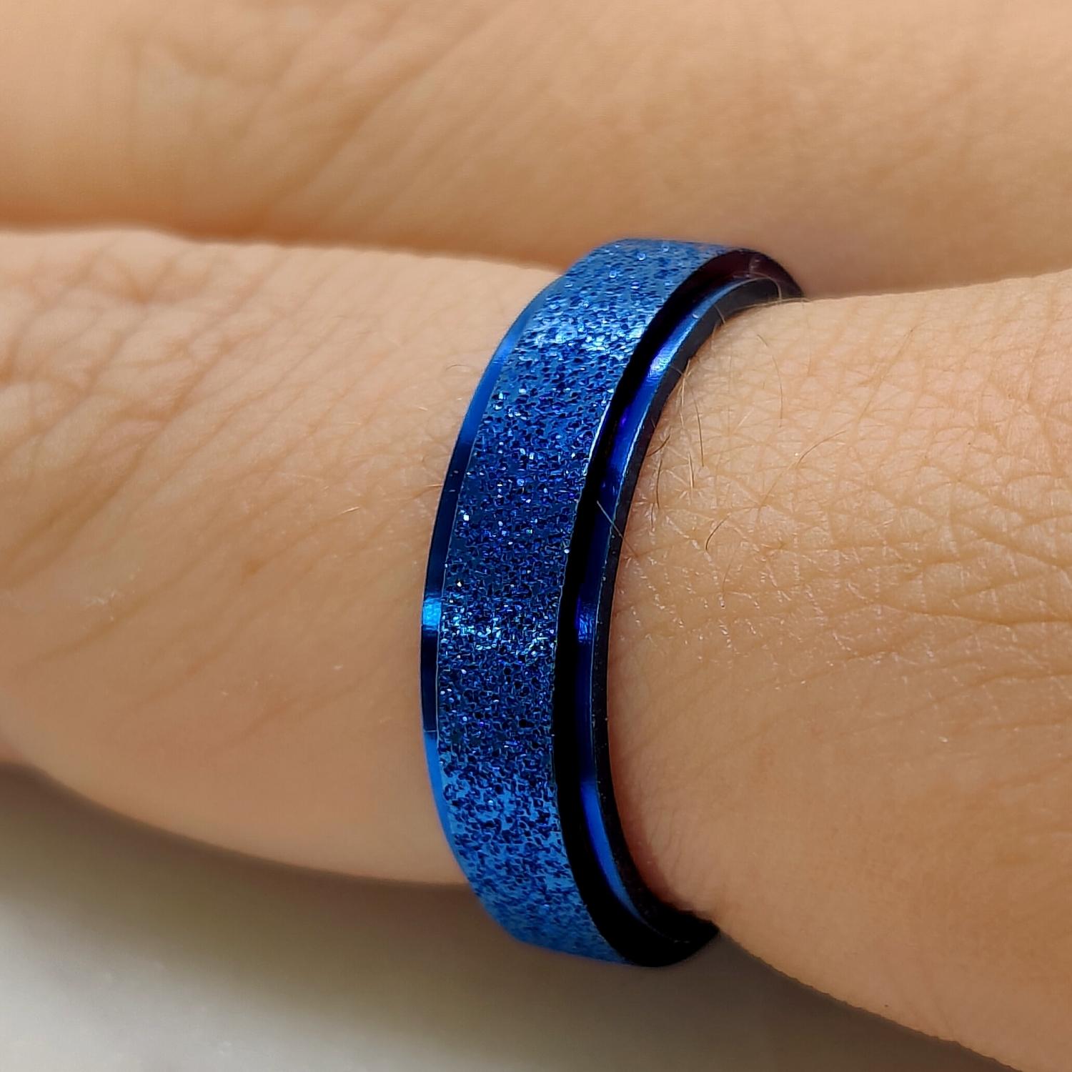 Anxiety ring (Glitter) Blauw om vinger 