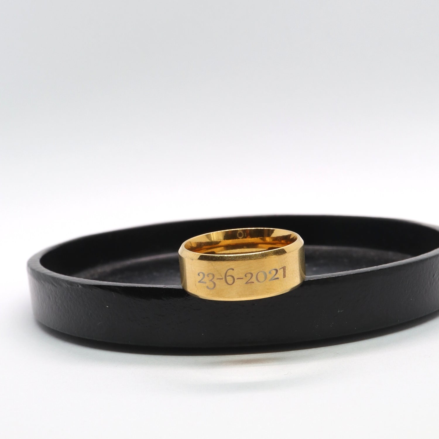 Graveerbare Ring Goud Sfeerbeeld met gravering